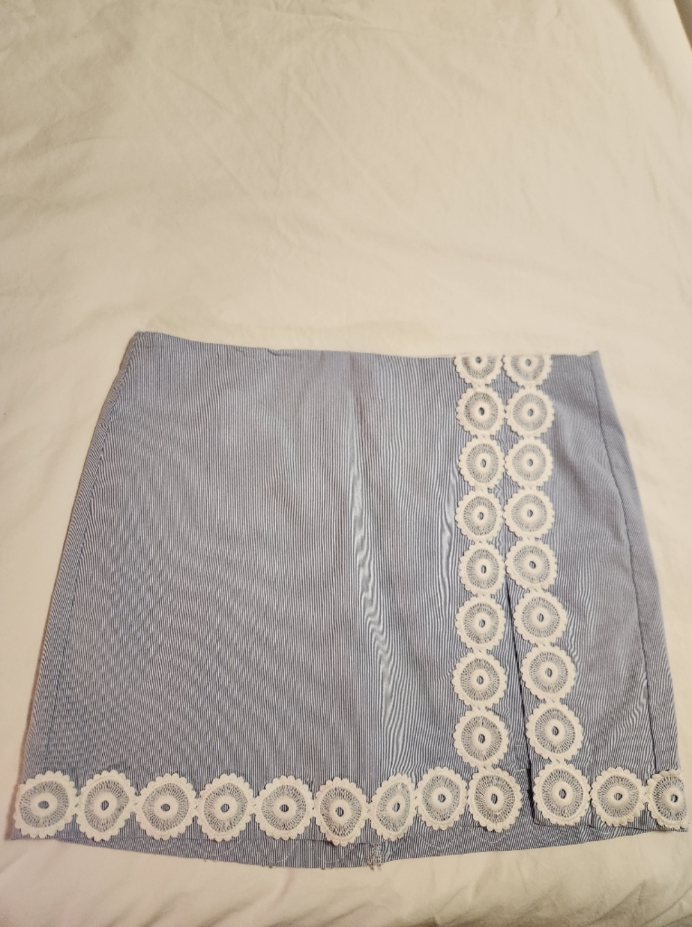 Crown & Ivy Hello Spring Blue/White Pinstripe Seersucker Preppy Skort